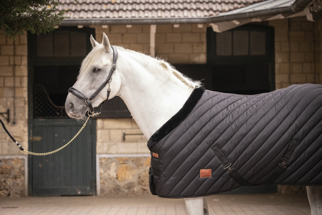 Diagonal Stable Rug 400 g - Black
