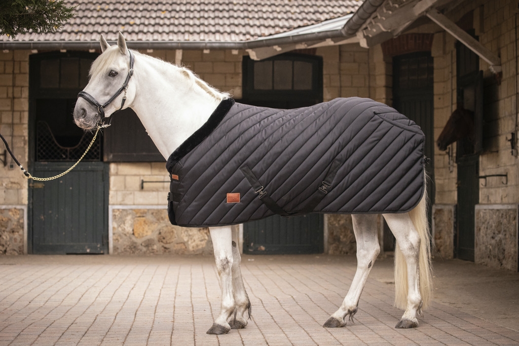 Diagonal Stable Rug 400 g - Black