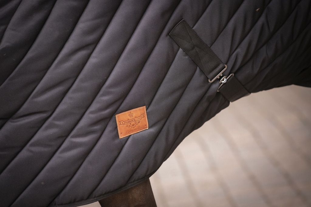 Couverture d'écurie Diagonal 400 g - Noir