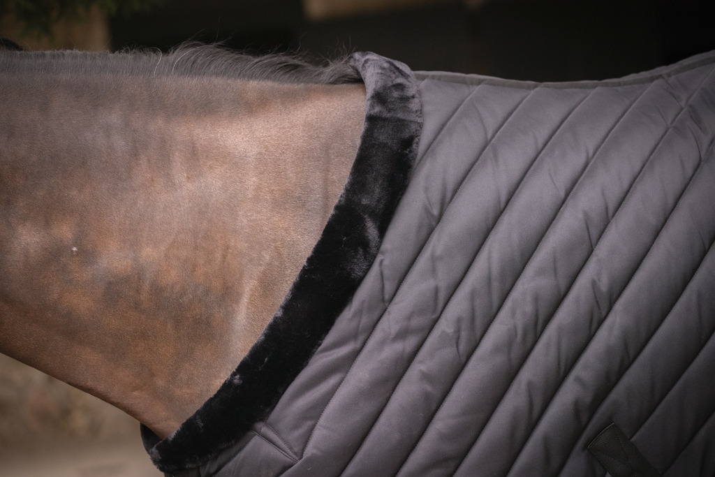 Diagonal Stable Rug 400 g - Black