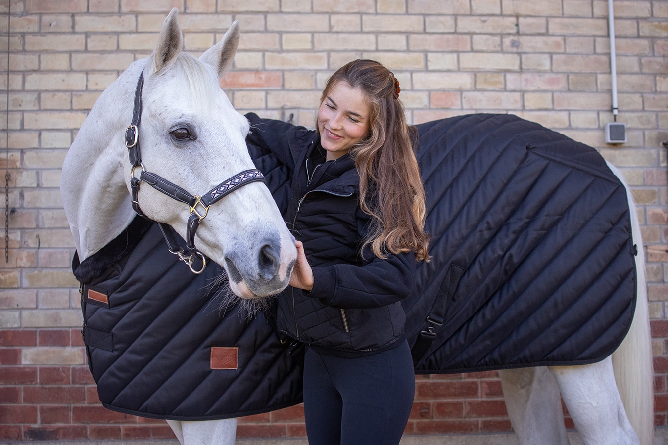 Couverture d'écurie Diagonal 400 g - Noir