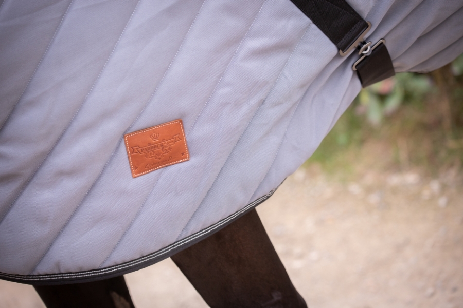 Couverture d'écurie Diagonal 200 g - Gris