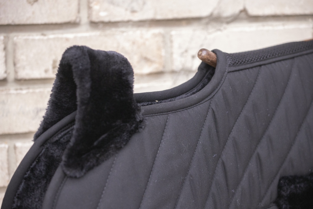 Diagonal Light Back Pad - Black