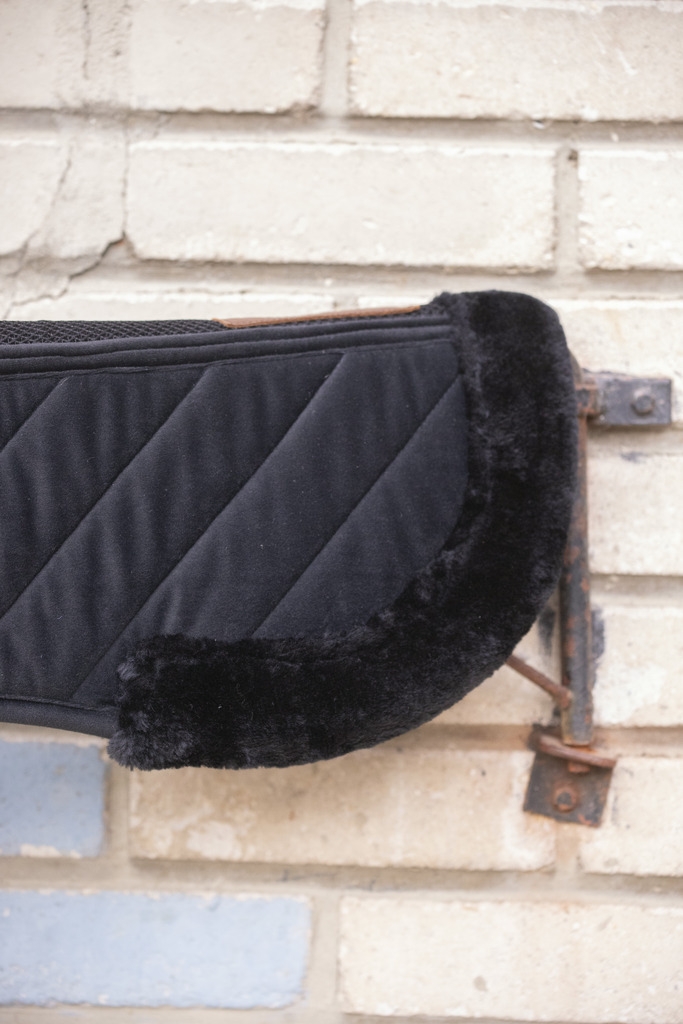 Diagonal Light Back Pad - Black