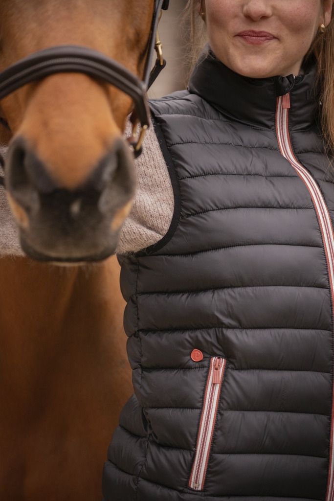 Macaron Sleeveless Vest - Black