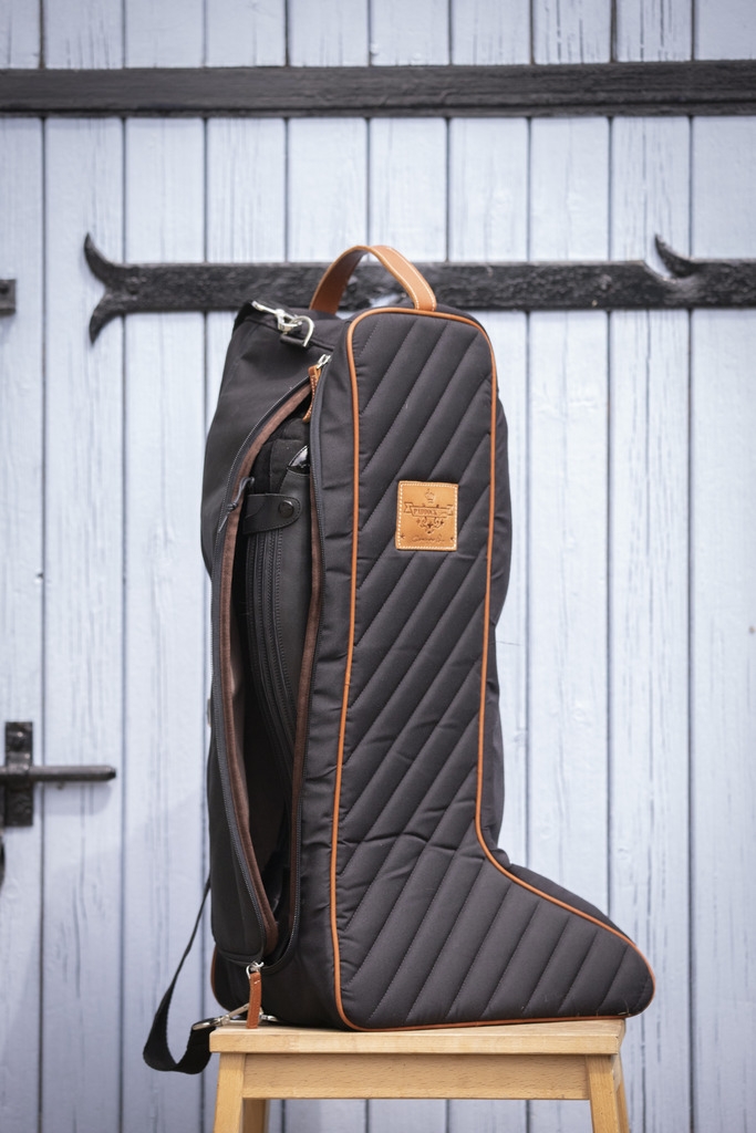 Diagonal Boot bag - Black